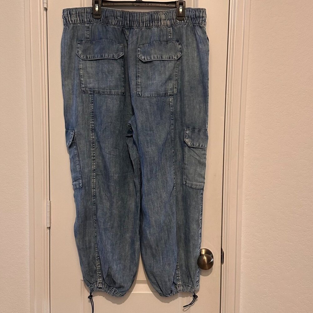 Lane Bryant Womens Denim Cargo Jogger Pants Lyocell Plus Size 16 Soft Wash - Picture 2 of 7